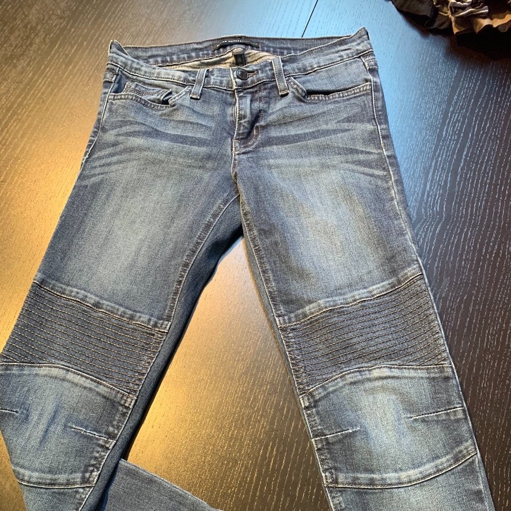 FLYING MONKEY Skinny Jeans w/ Stitched Knee Detail